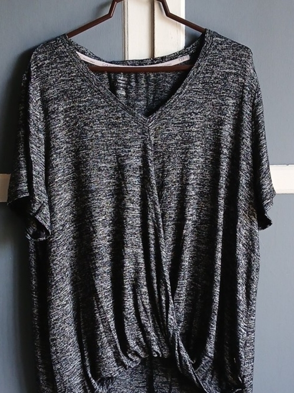 Calvin Klein Women's Heathered Black Twist-Front V-Neck Tee